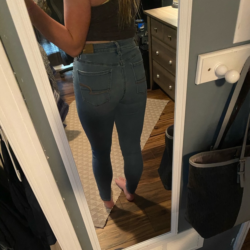 AMERICAN EAGLE JEANS